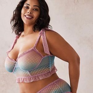 Torrid Heart Mesh Ruffle Underwire Bra size 5 30/32 Seaside Gradient with Bows